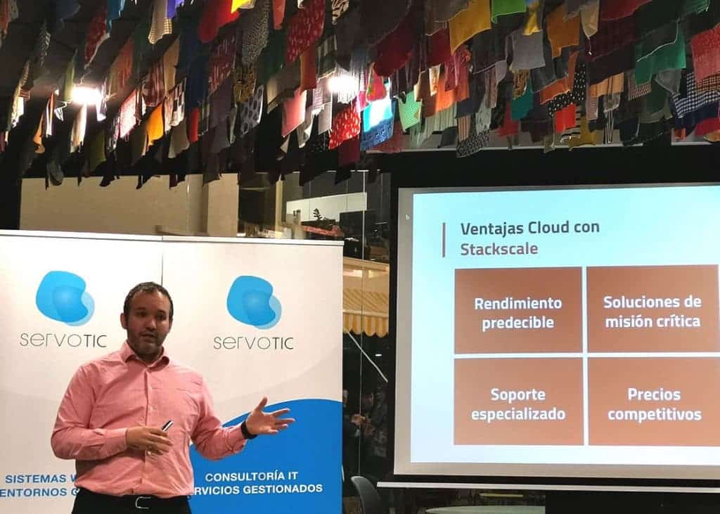 David Carrero talking about Stackscale at Servotic's tech event in November 2019