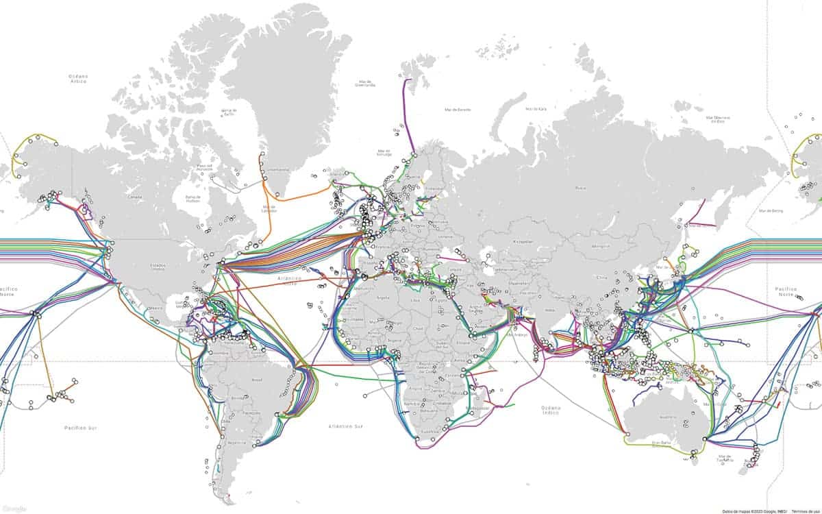 Mapa del mundo de los cables submarinos que transportan el tráfico de Internet